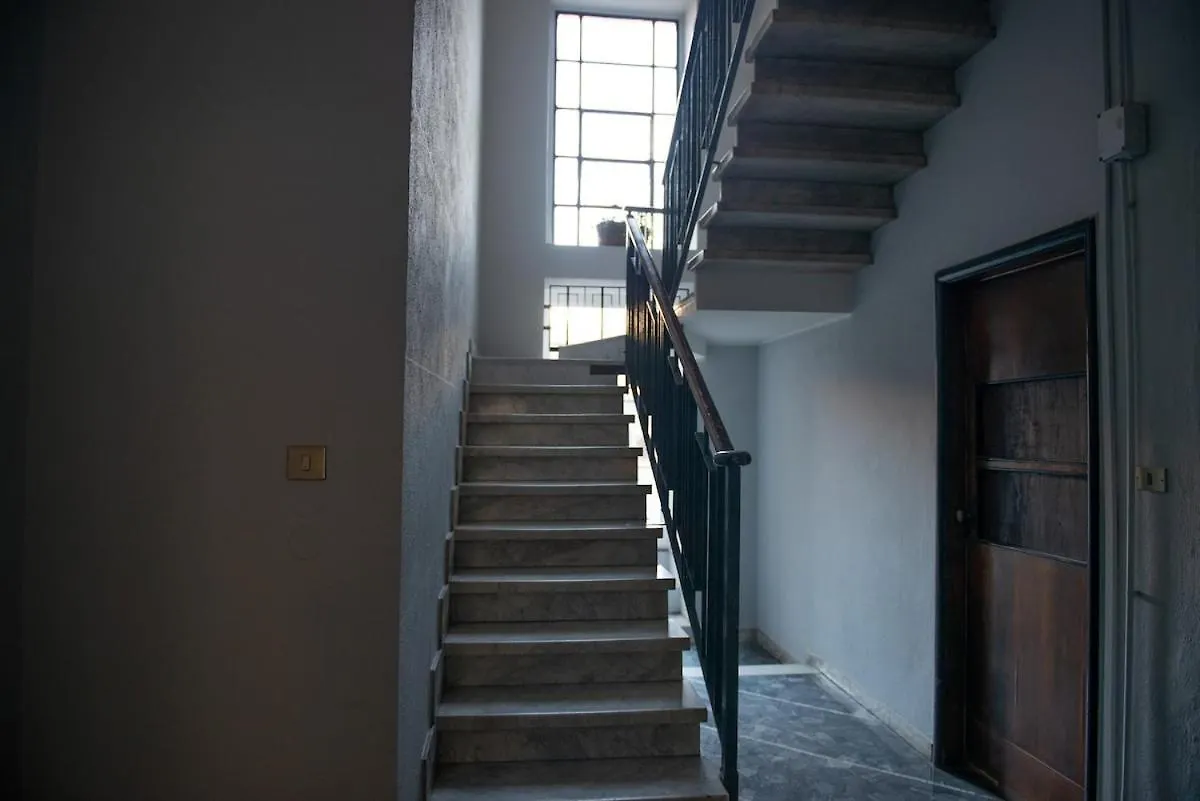 V2 Milano - 15 Minutes From Duomo Apartment 0*, Milan Italy